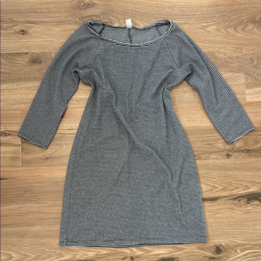 Old Navy Black and White Striped Long Sleeve Dress